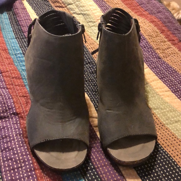 Pierre Dumas booties,size 6.5, fits like a 7 - Picture 2 of 5